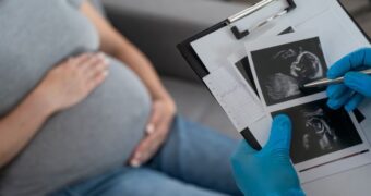Scarlatina în sarcină: riscuri, simptome și management